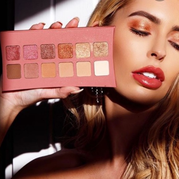 New ILLAMASQUA
Unveiled Artistry Palette - Picture 6 of 15